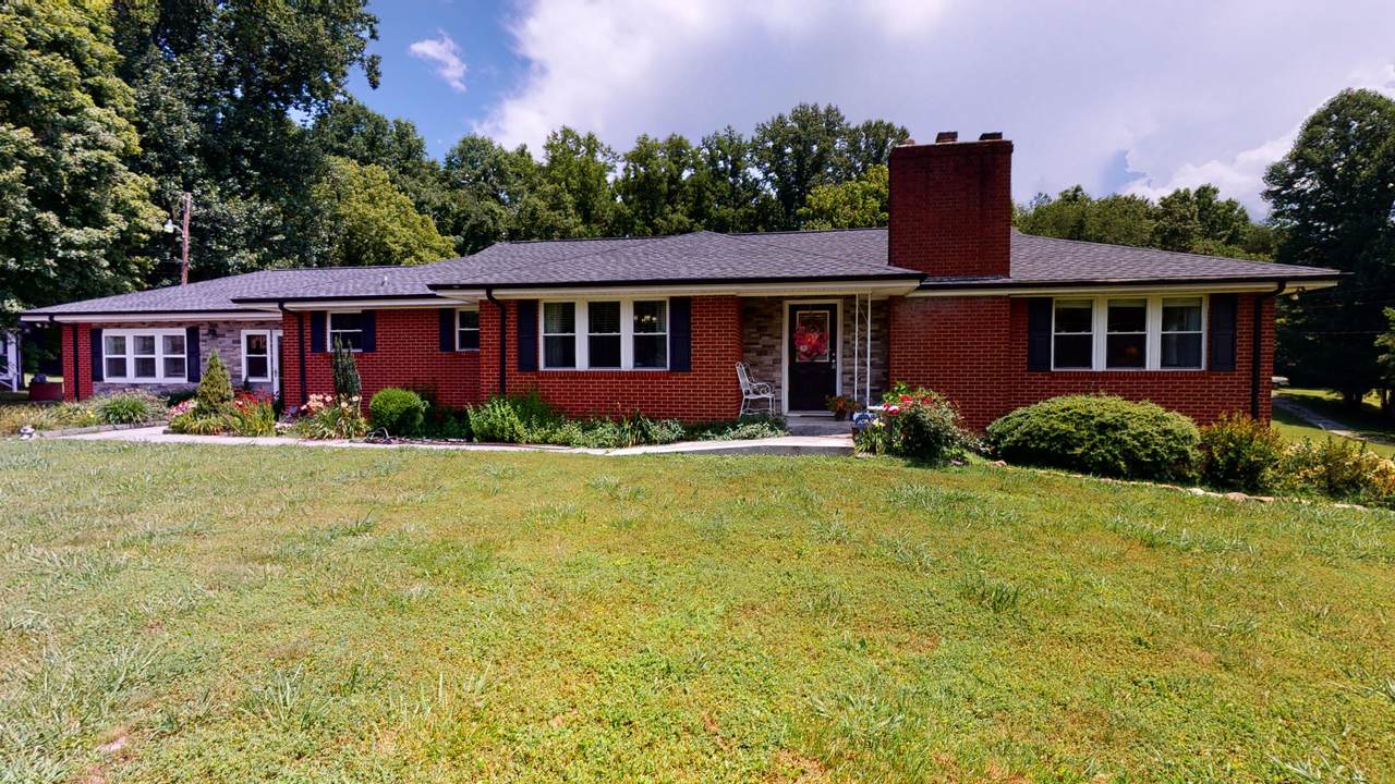 558 Park Rd - Photo 1