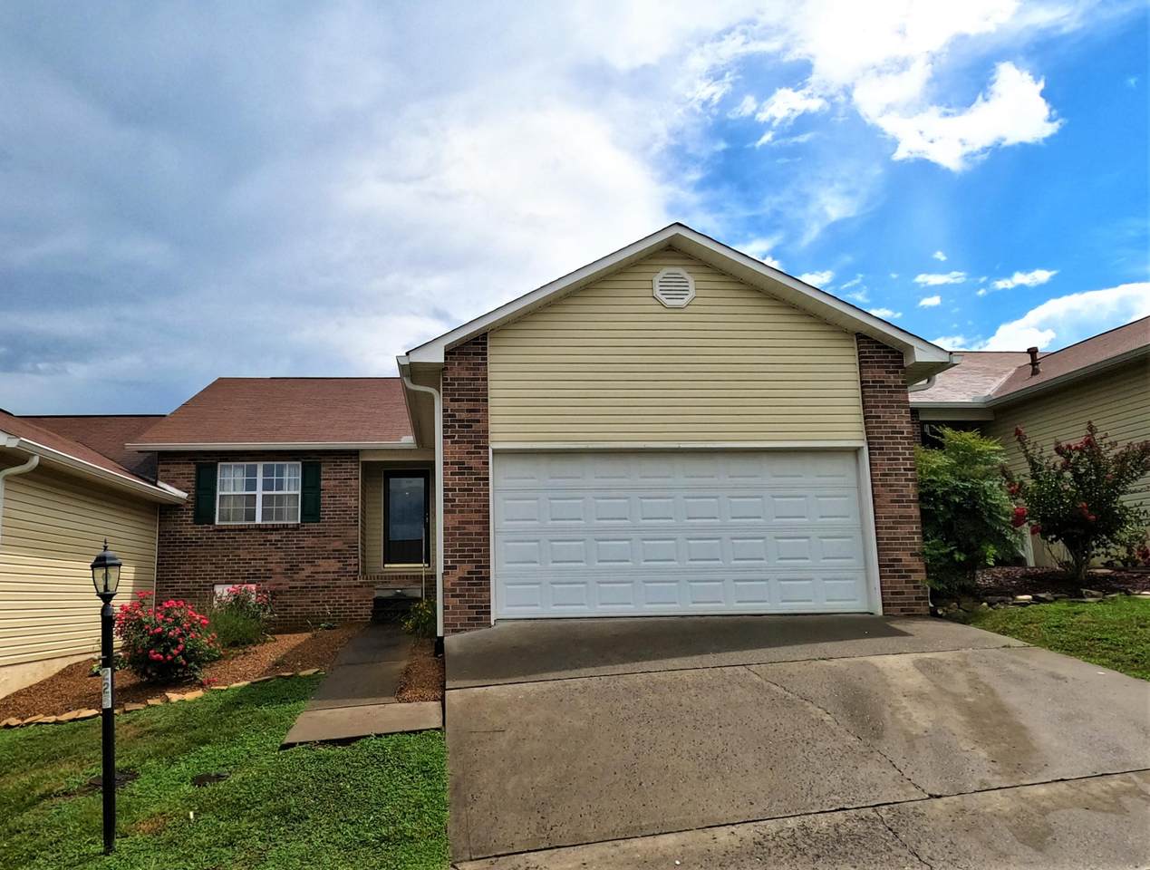 225 Executive Meadows Drive - Photo 1