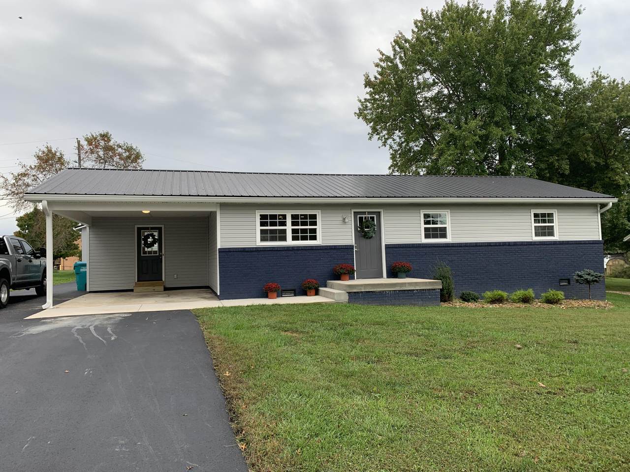 97 Canterbury Lane - Photo 1