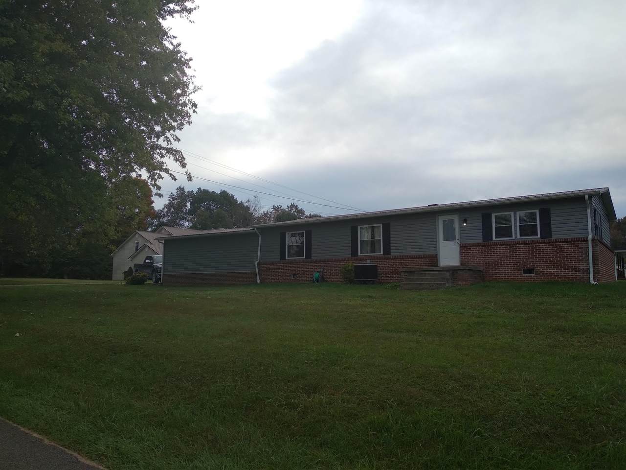 406 Holmes St - Photo 1