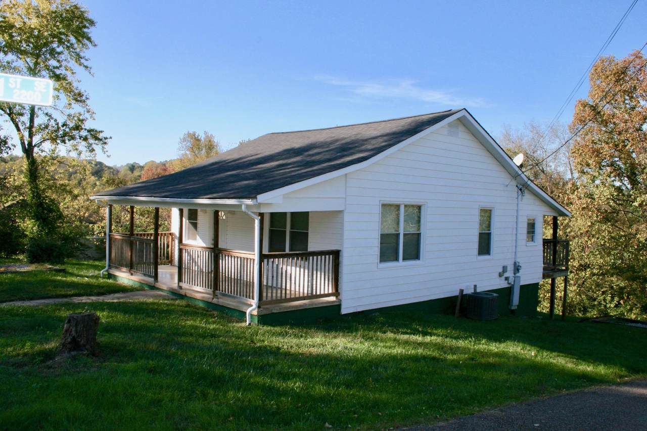 305 Haywood Ave - Photo 1