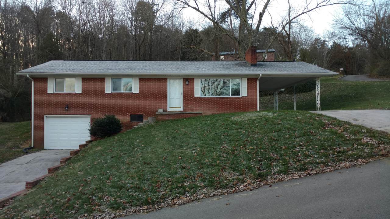 828 Overlook Drive - Photo 1