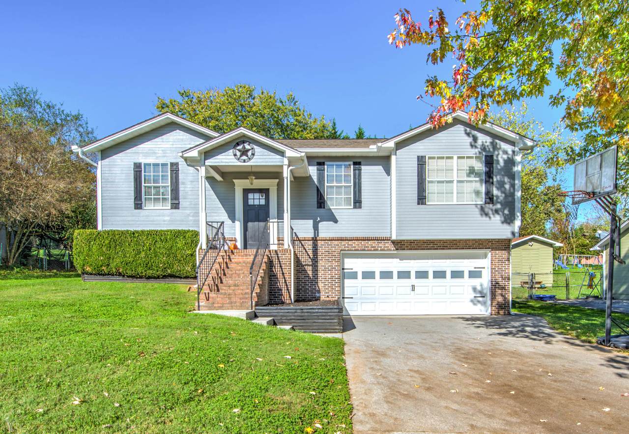 417 Danbury Court - Photo 1
