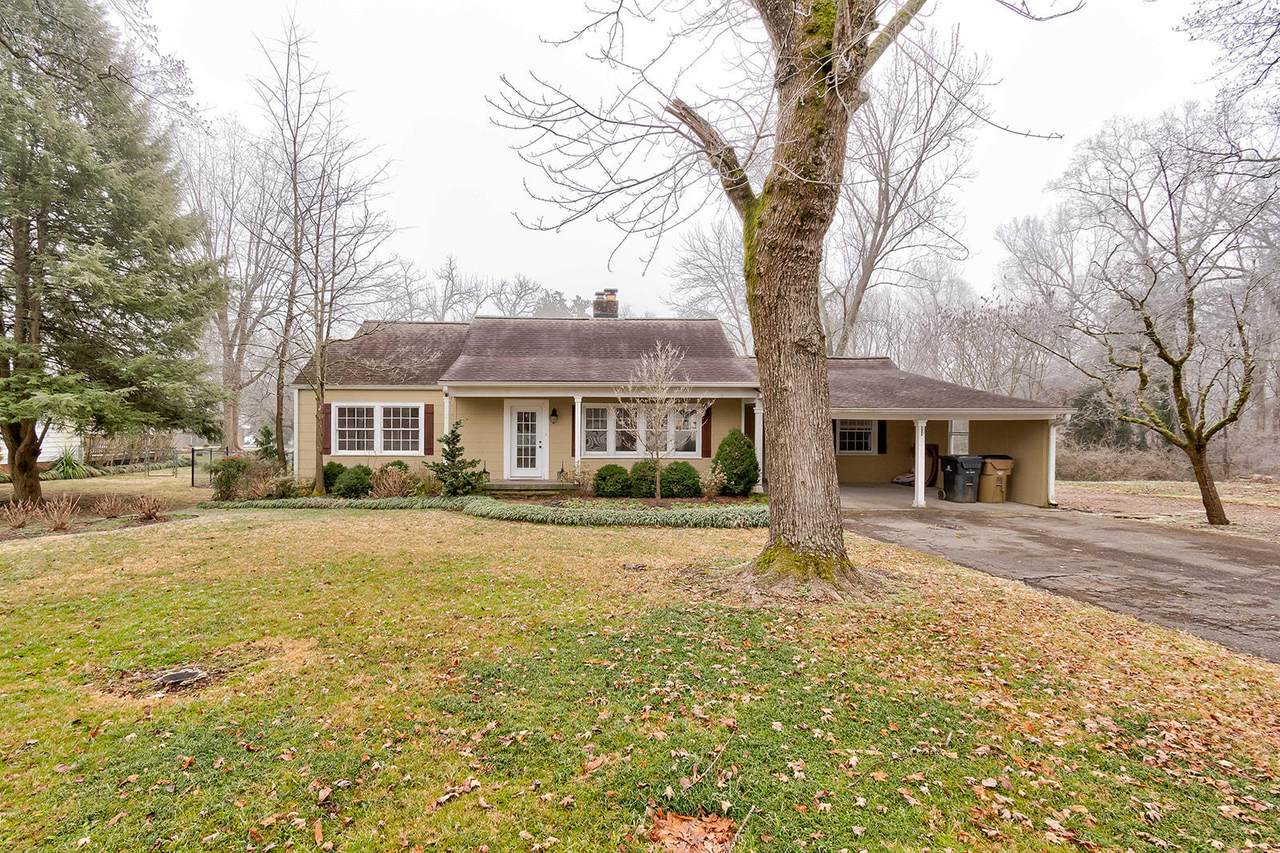 202 Mayflower Drive - Photo 1