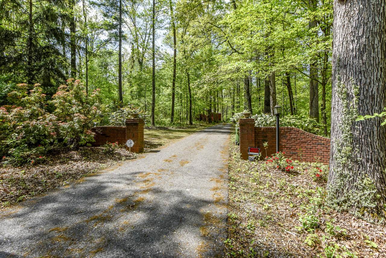 105 Greyson Woods Drive - Photo 1