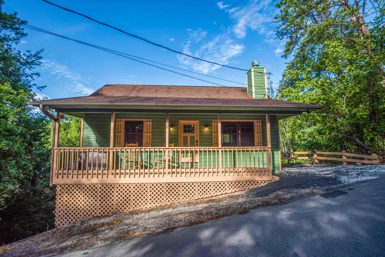 1723 Walker Trl - Photo 1