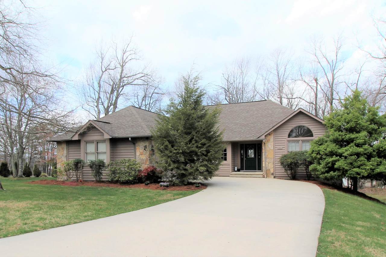 101 Huntington Drive - Photo 1