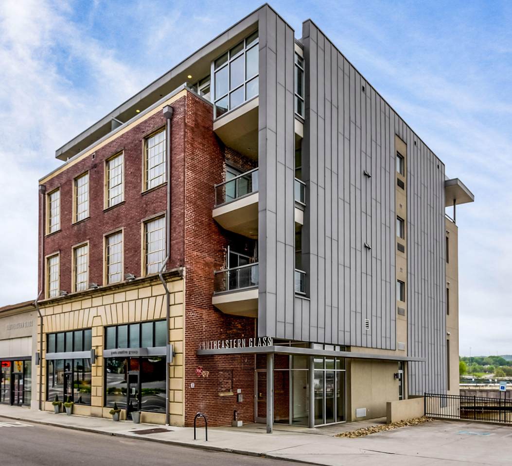 555 Jackson Ave - Photo 1