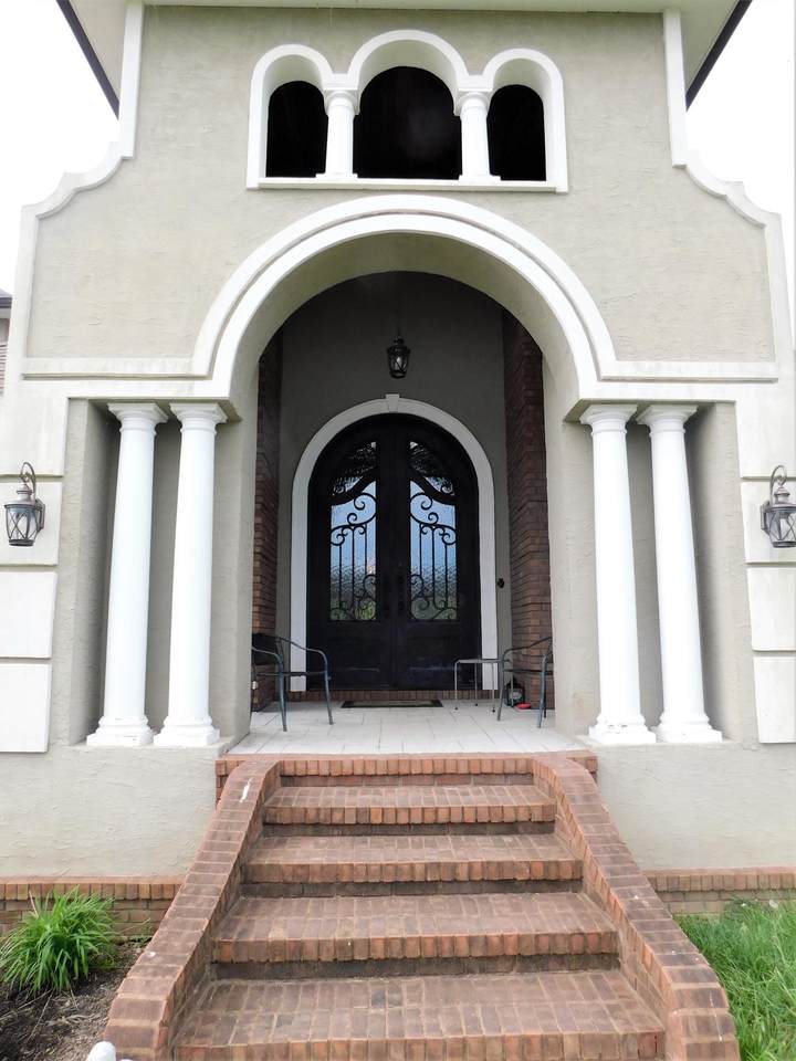 127 Ashley Court - Photo 1