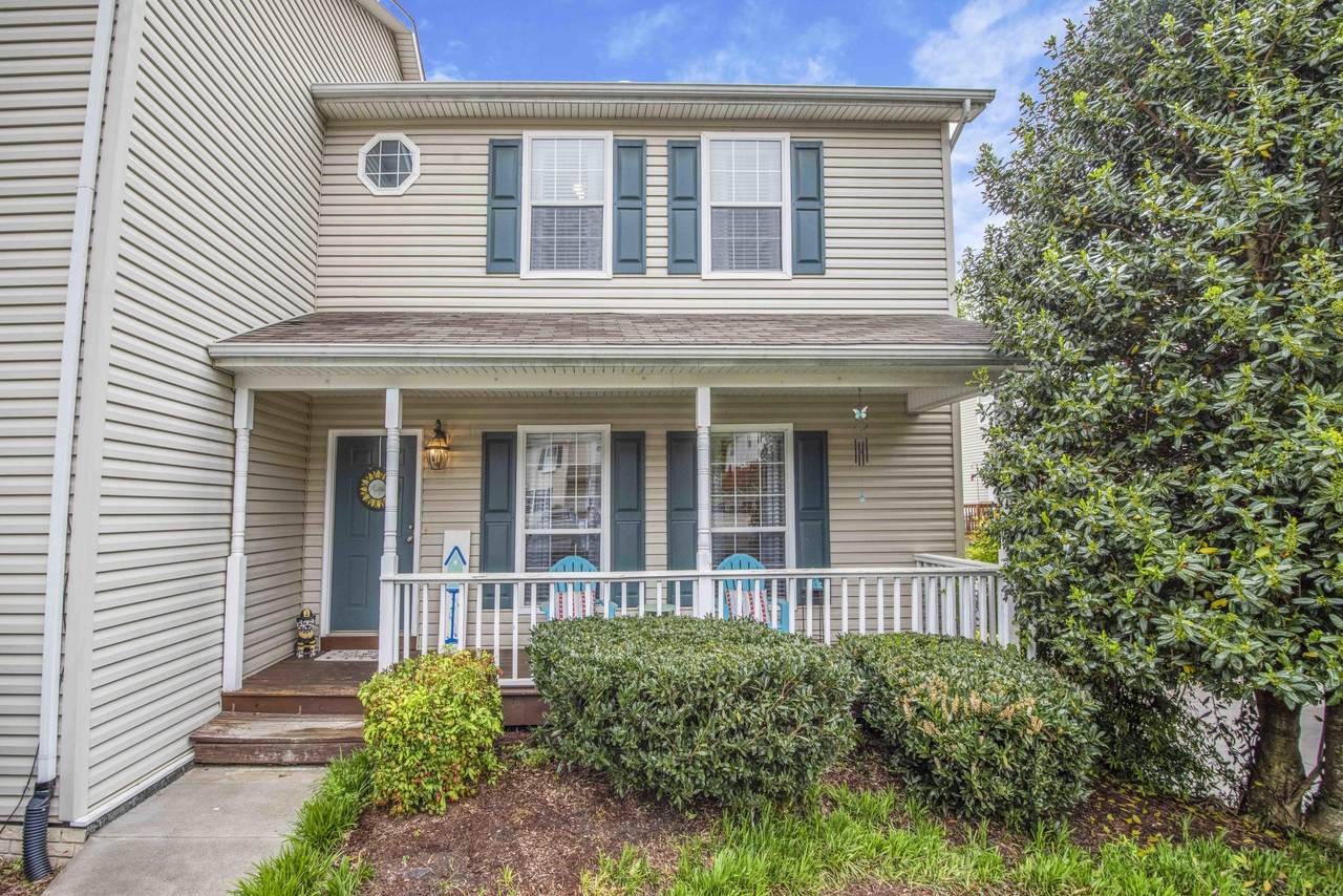 320 Queen Victoria Way - Photo 1