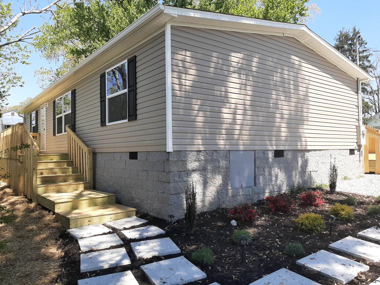 513 Hemlock St - Photo 1