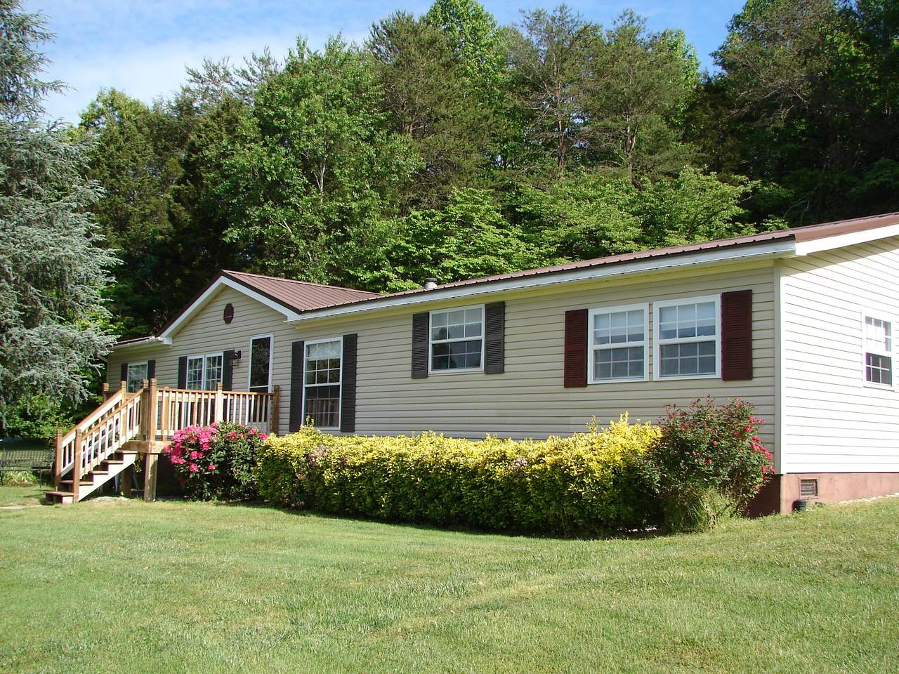 4260 Maple Hill Rd - Photo 1