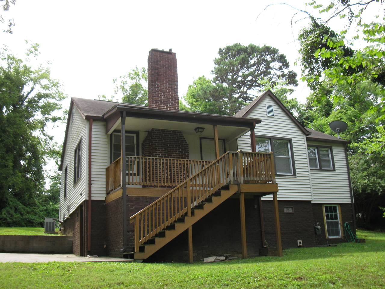 1204 Forest Ave - Photo 1