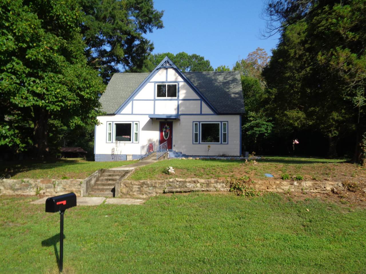 419 N Chamberlain Ave - Photo 1