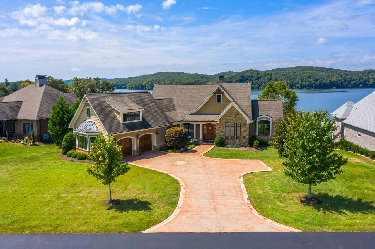 526 Pointe Vista Drive - Photo 1