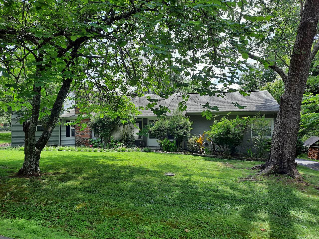 515 Akers St - Photo 1