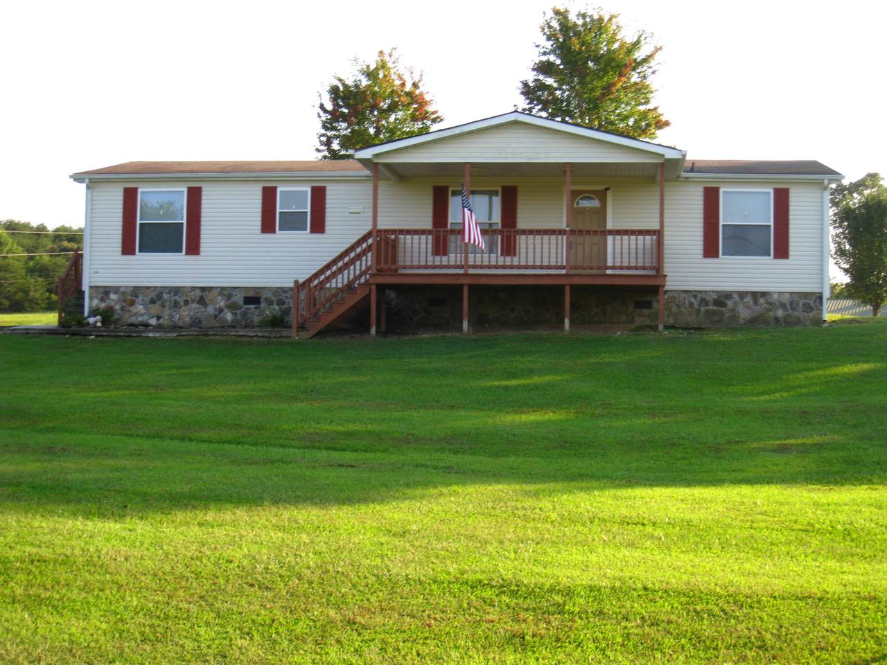 505 Lake Circle - Photo 1