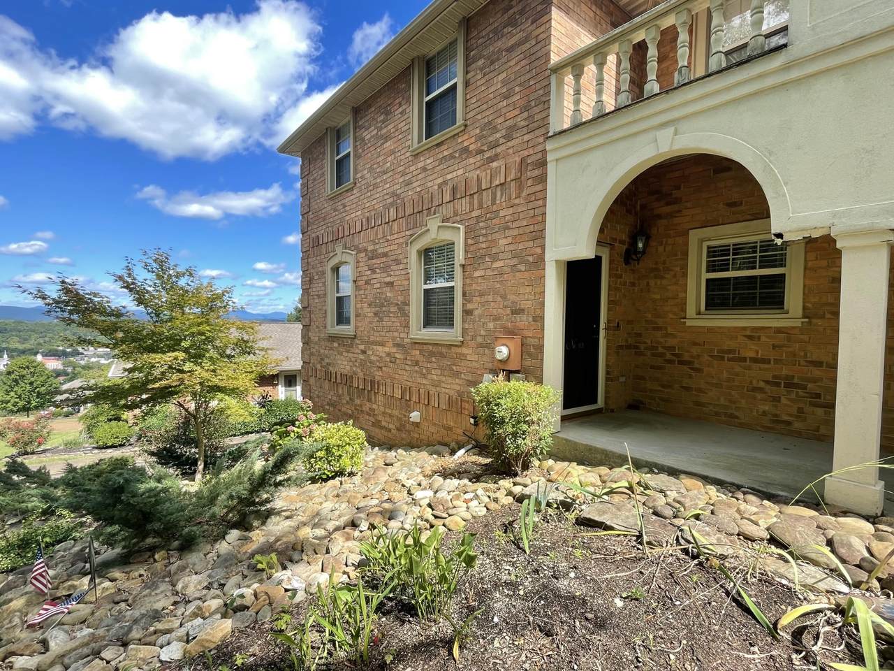 1121 Brentwood Way - Photo 1