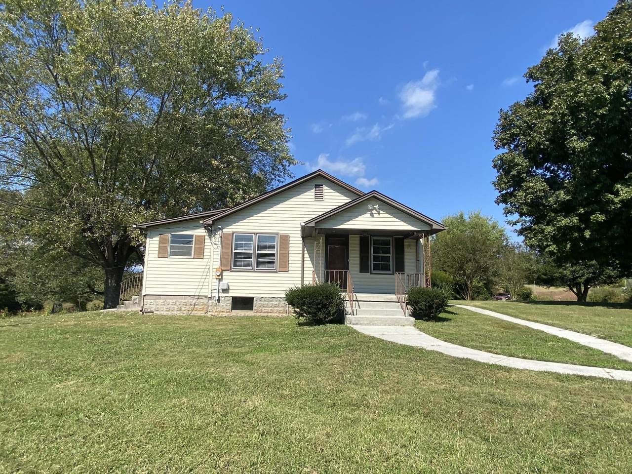 1043 Hillvale Rd - Photo 1