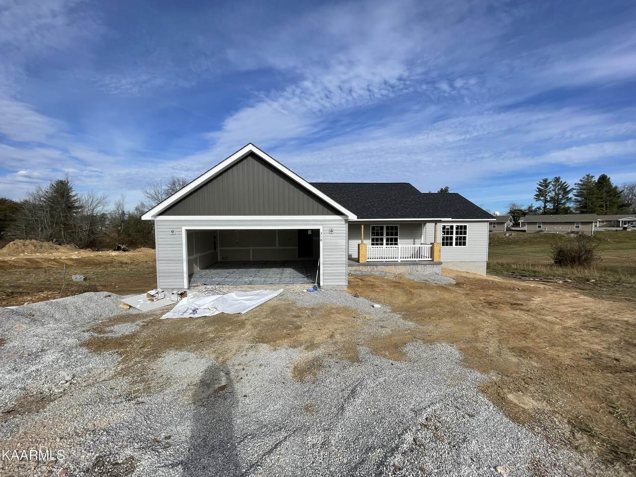318 Sparta Drive - Photo 1