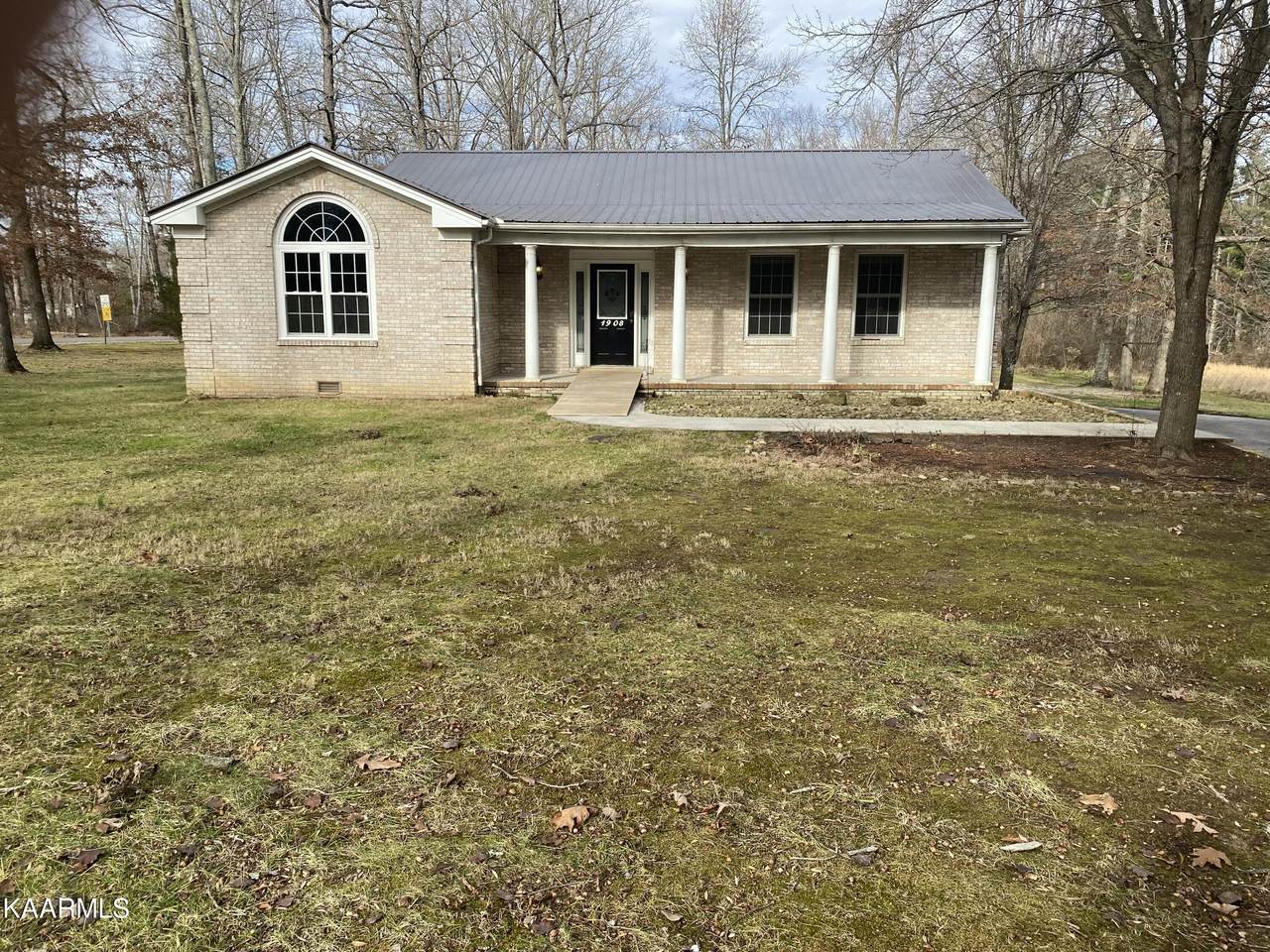 1908 Creston Rd - Photo 1
