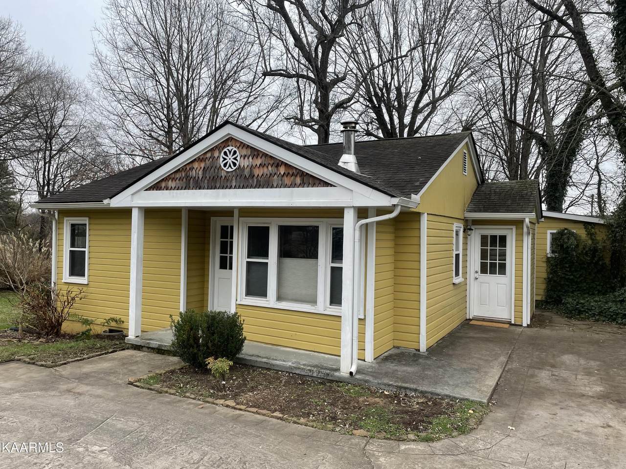 4012 Sutherland Ave - Photo 1