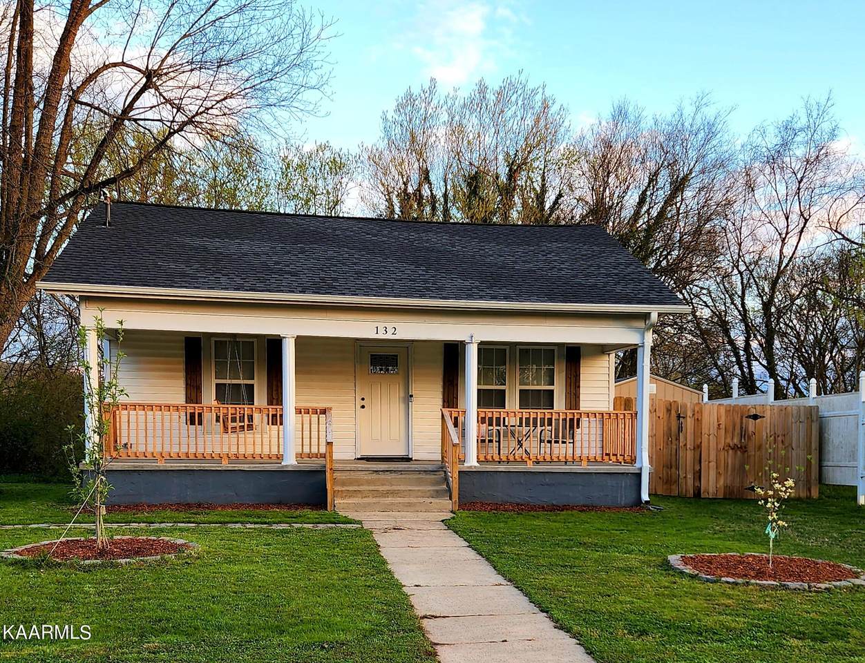 132 Moody Ave - Photo 1