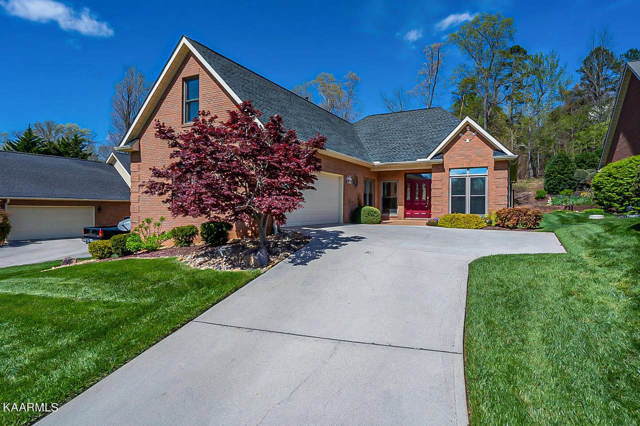 220 Valleyview Drive - Photo 1
