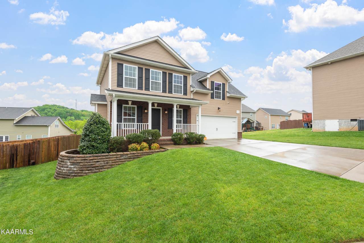 1712 Point Wood Drive - Photo 1