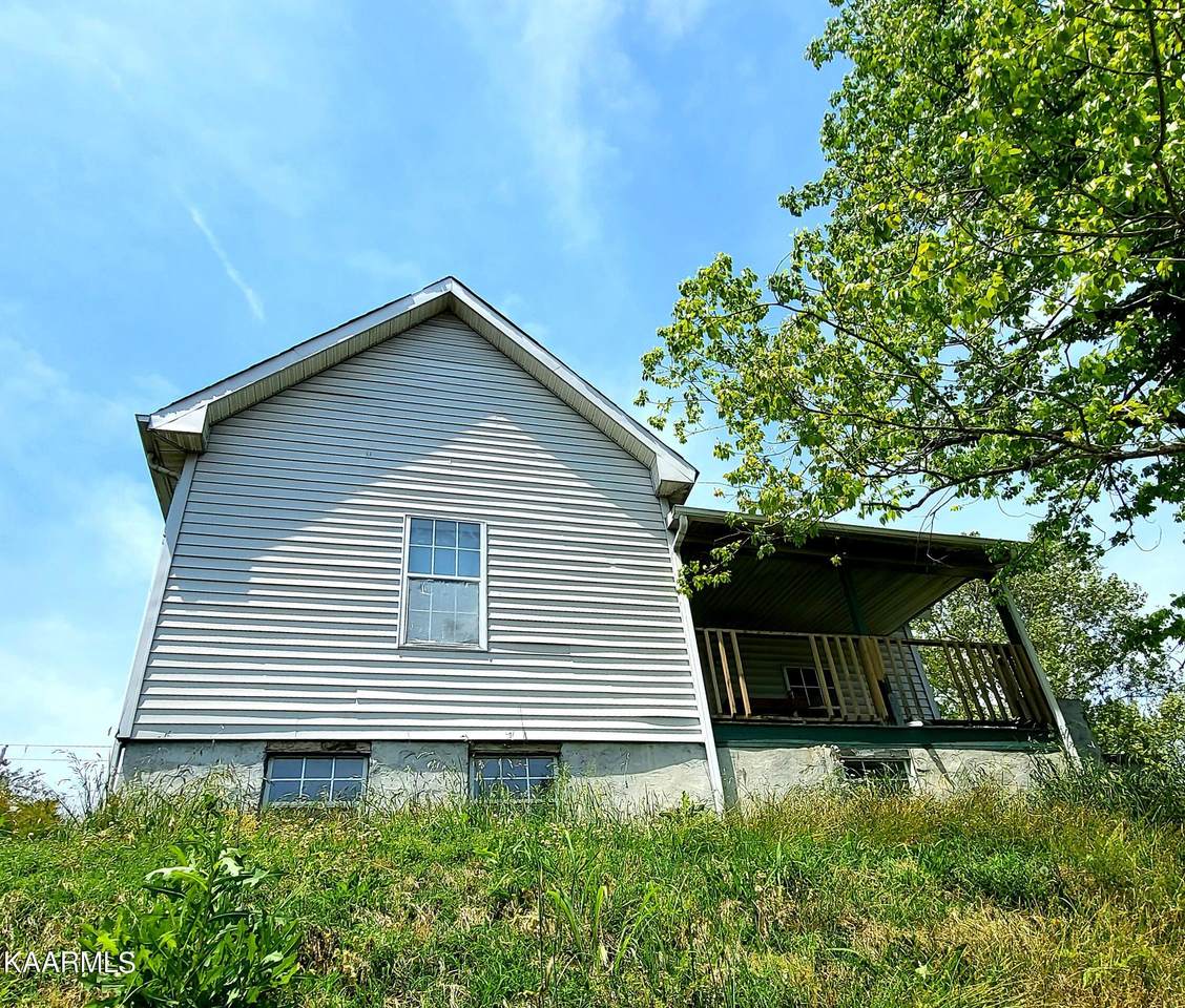 715 Broadway St - Photo 1
