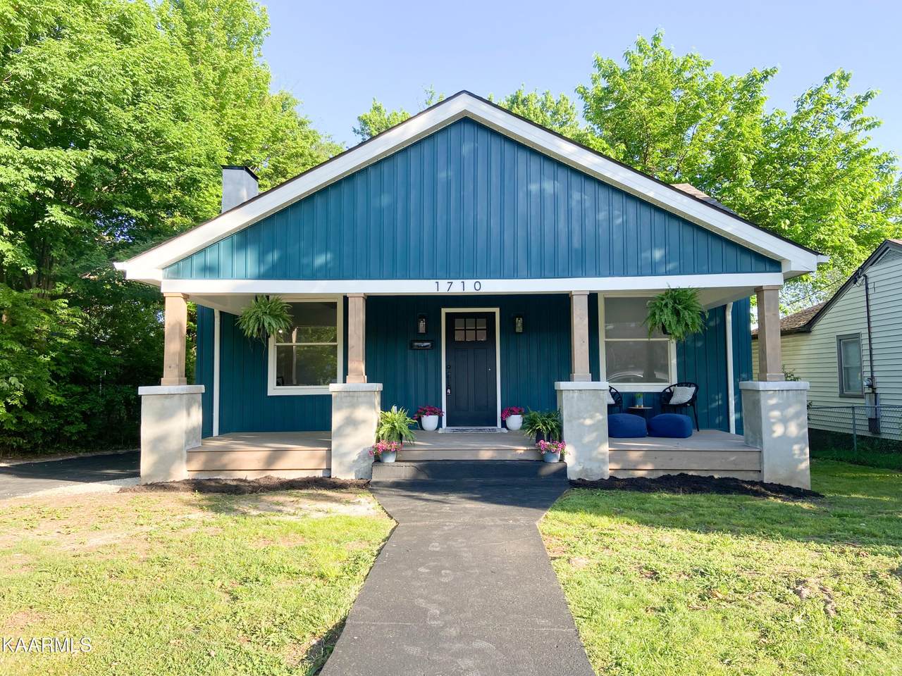 1710 Lawson Ave - Photo 1