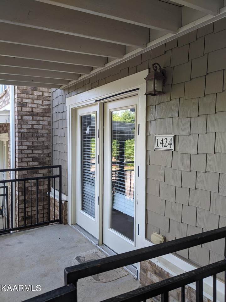 1121 Tree Top Way, Apt - Photo 1
