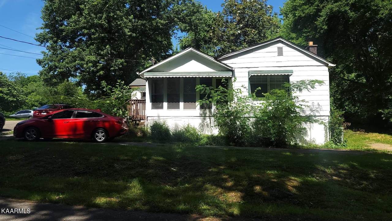 3205 Burnside St - Photo 1