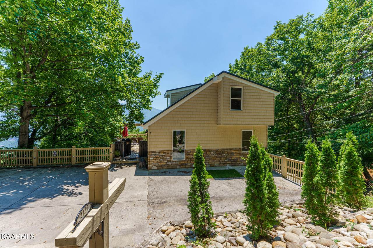2132 Luzerne Drive - Photo 1