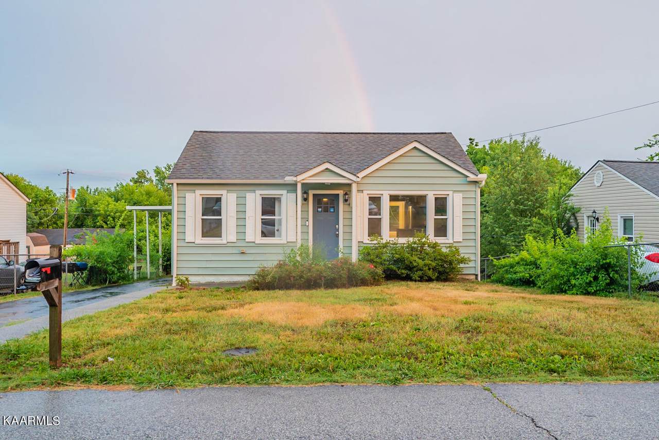 216 Cedar Ave - Photo 1