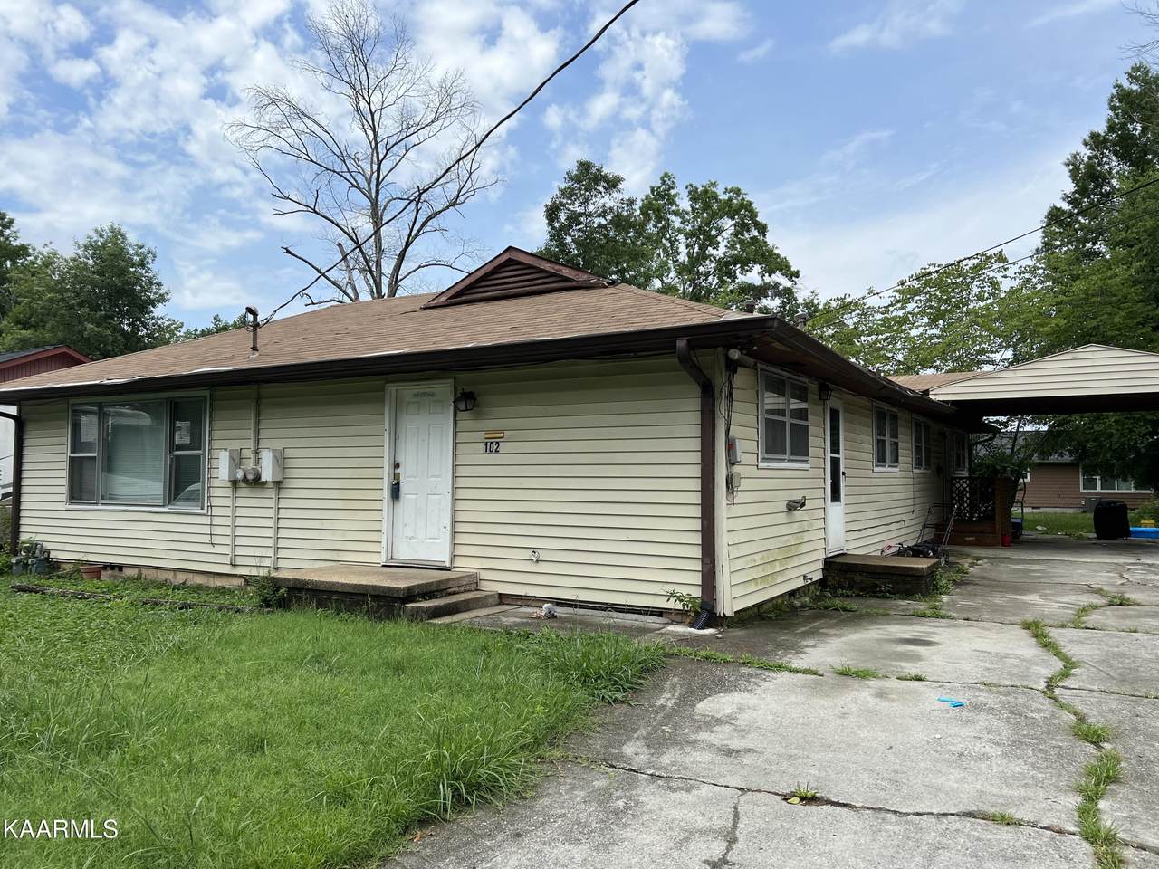 102-104 Marshall Circle - Photo 1