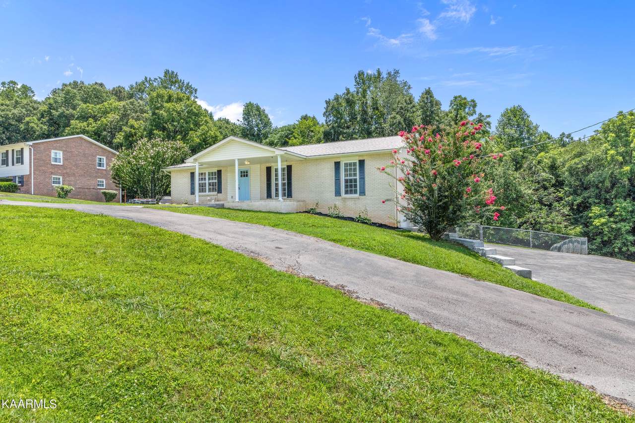 1726 Brookdale Ave - Photo 1