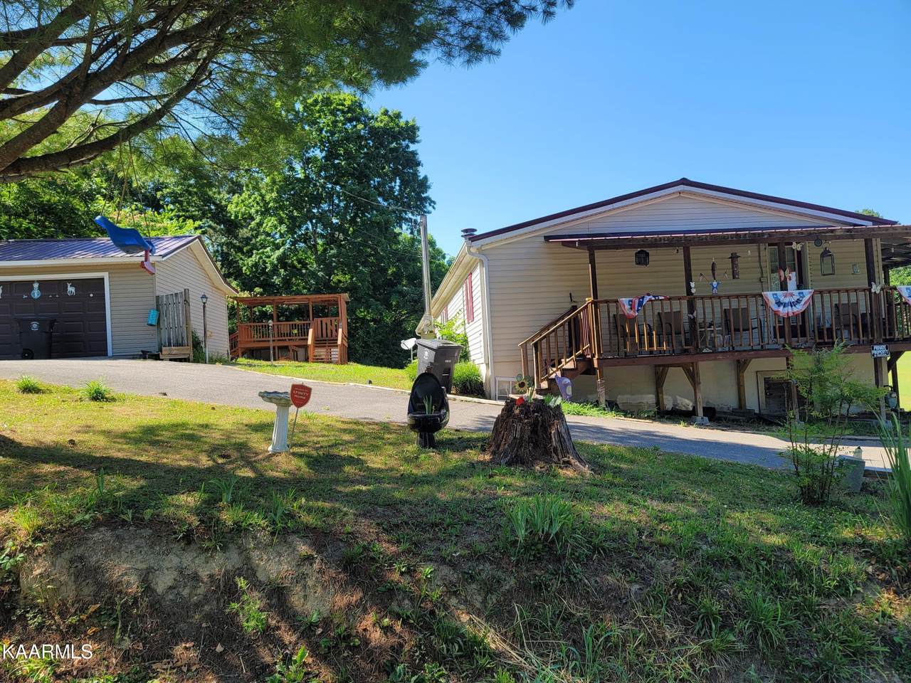 526 Anton St - Photo 1