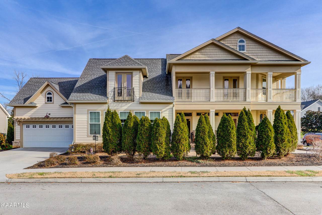 402 Park Place Blvd - Photo 1