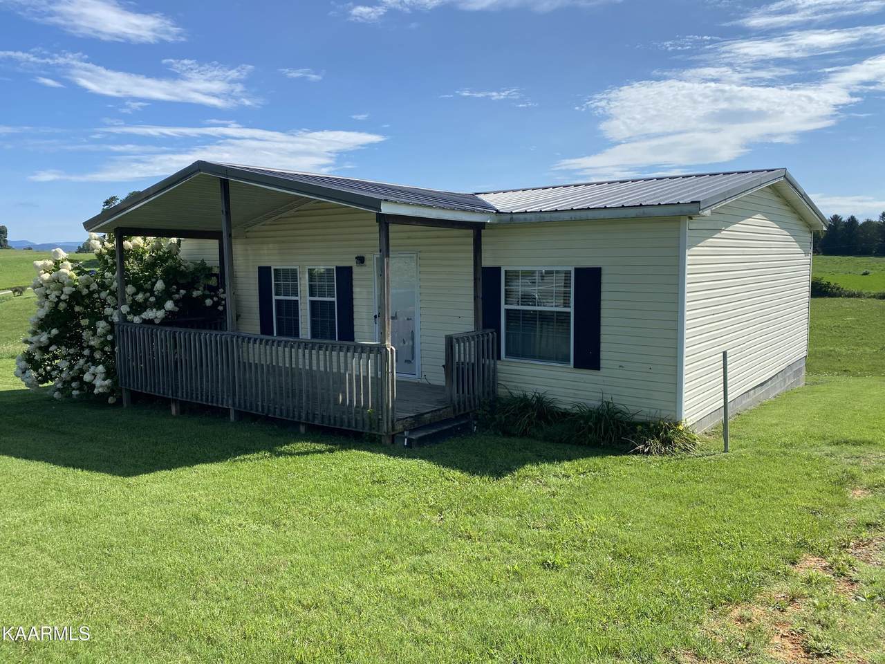 204 Lilac Lane - Photo 1