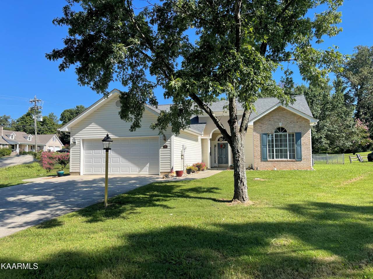 103 Oak Grove Rd - Photo 1