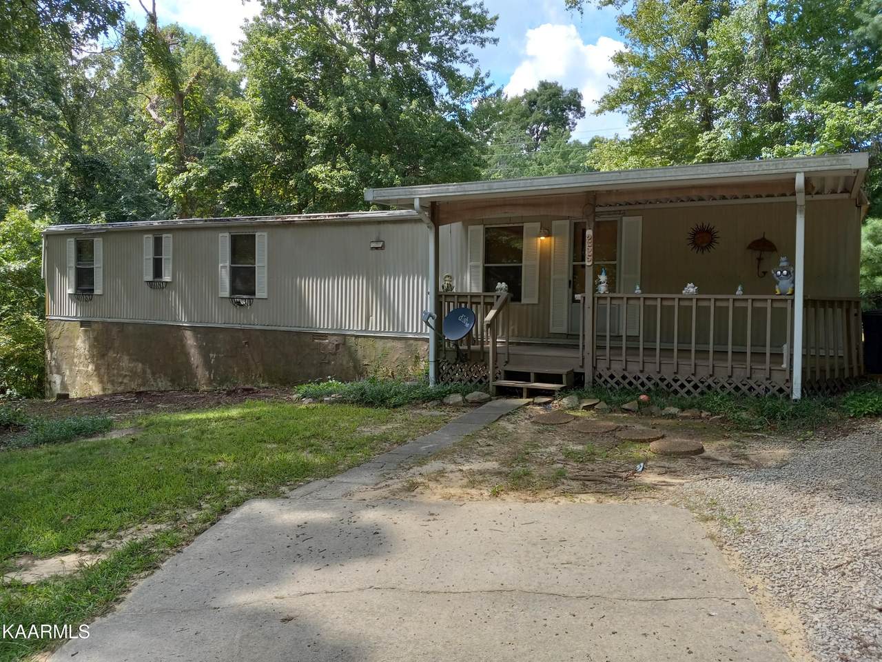 255 Dartmoor Drive - Photo 1