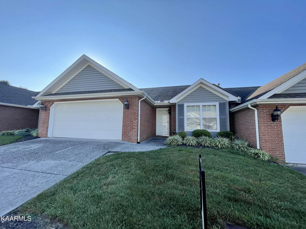 8805 Carriage House Way - Photo 1