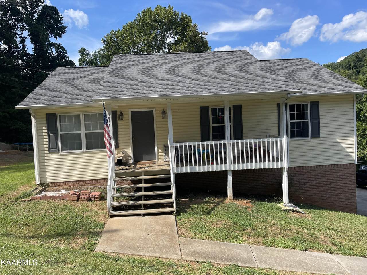 3824 Isaac Ave - Photo 1