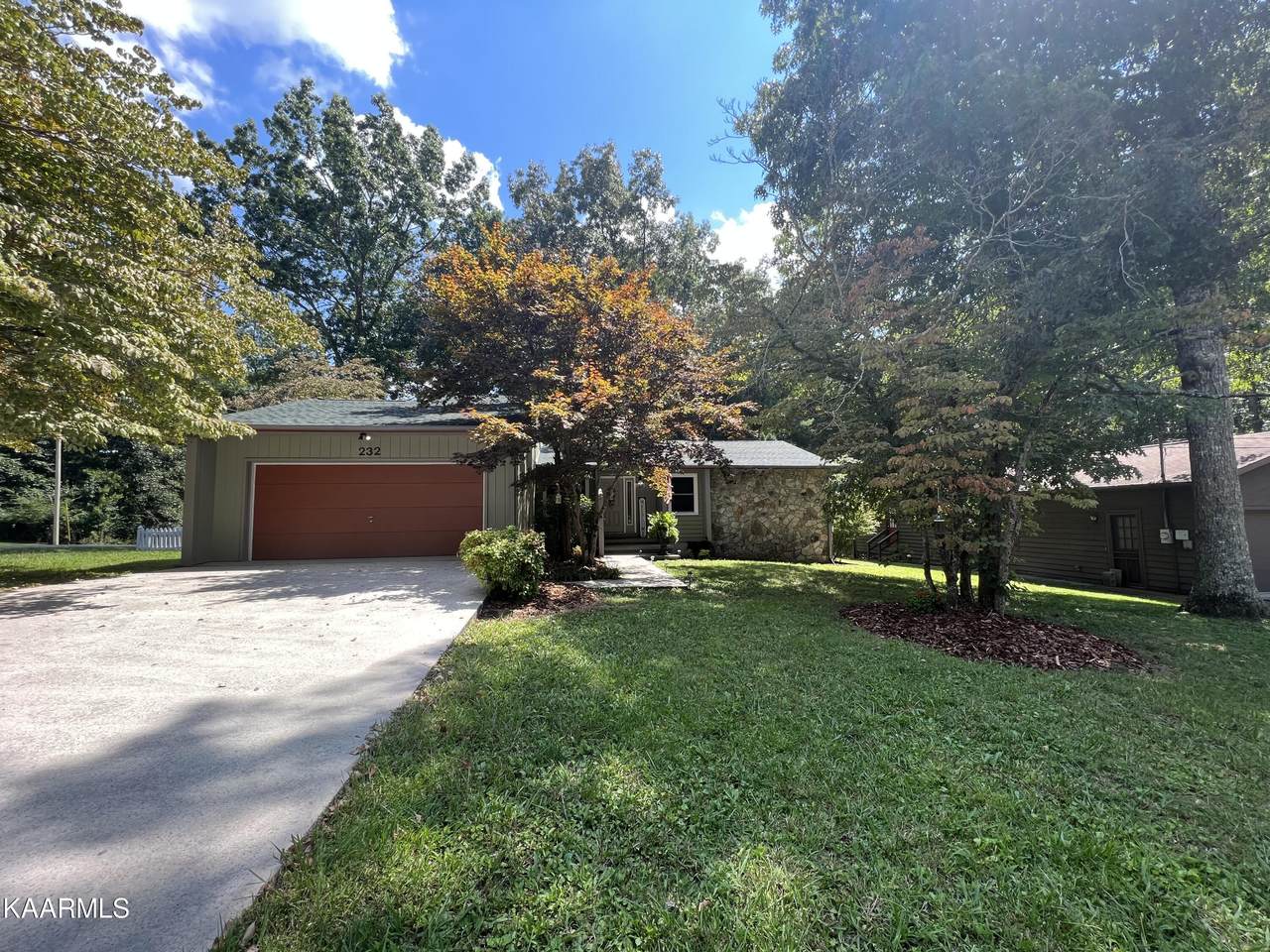 232 Lakeview Drive - Photo 1