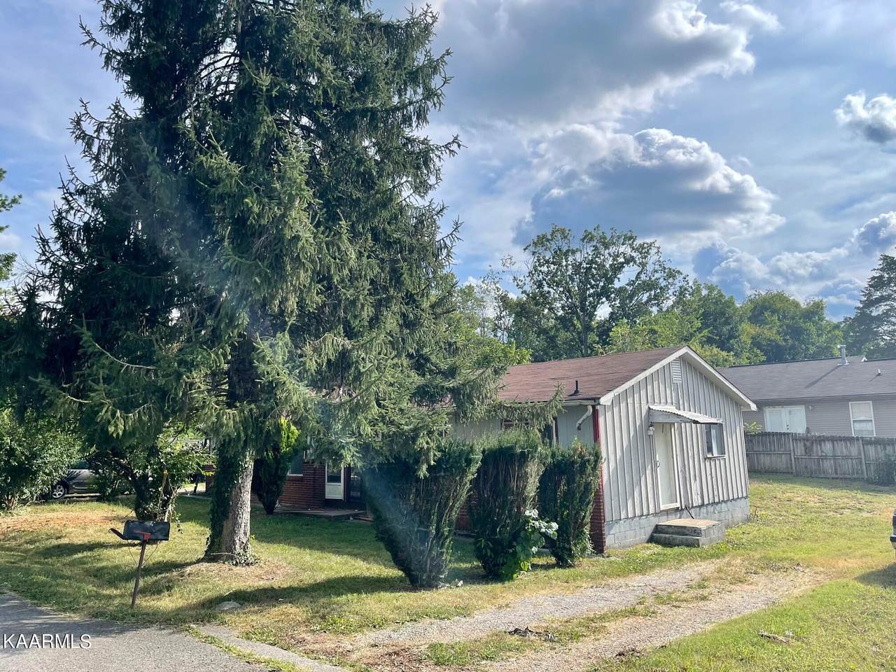 715 Martin St - Photo 1