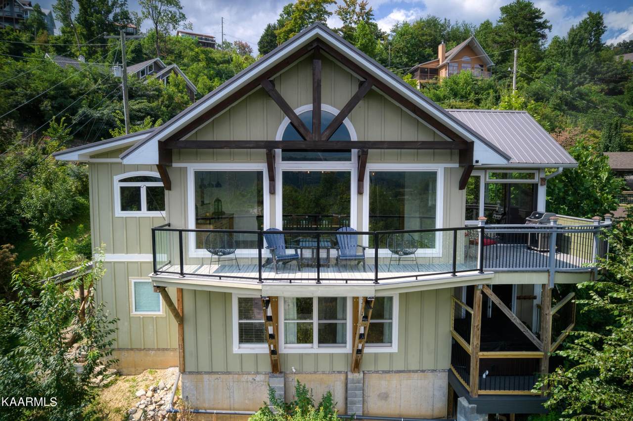 723 Deerfoot Drive - Photo 1