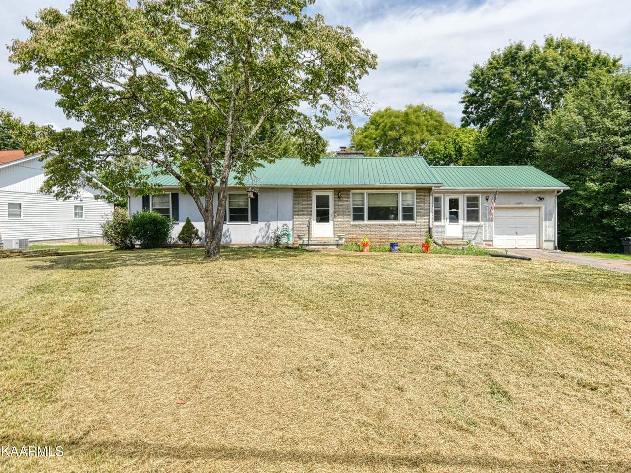 5624 Kentwood Rd - Photo 1