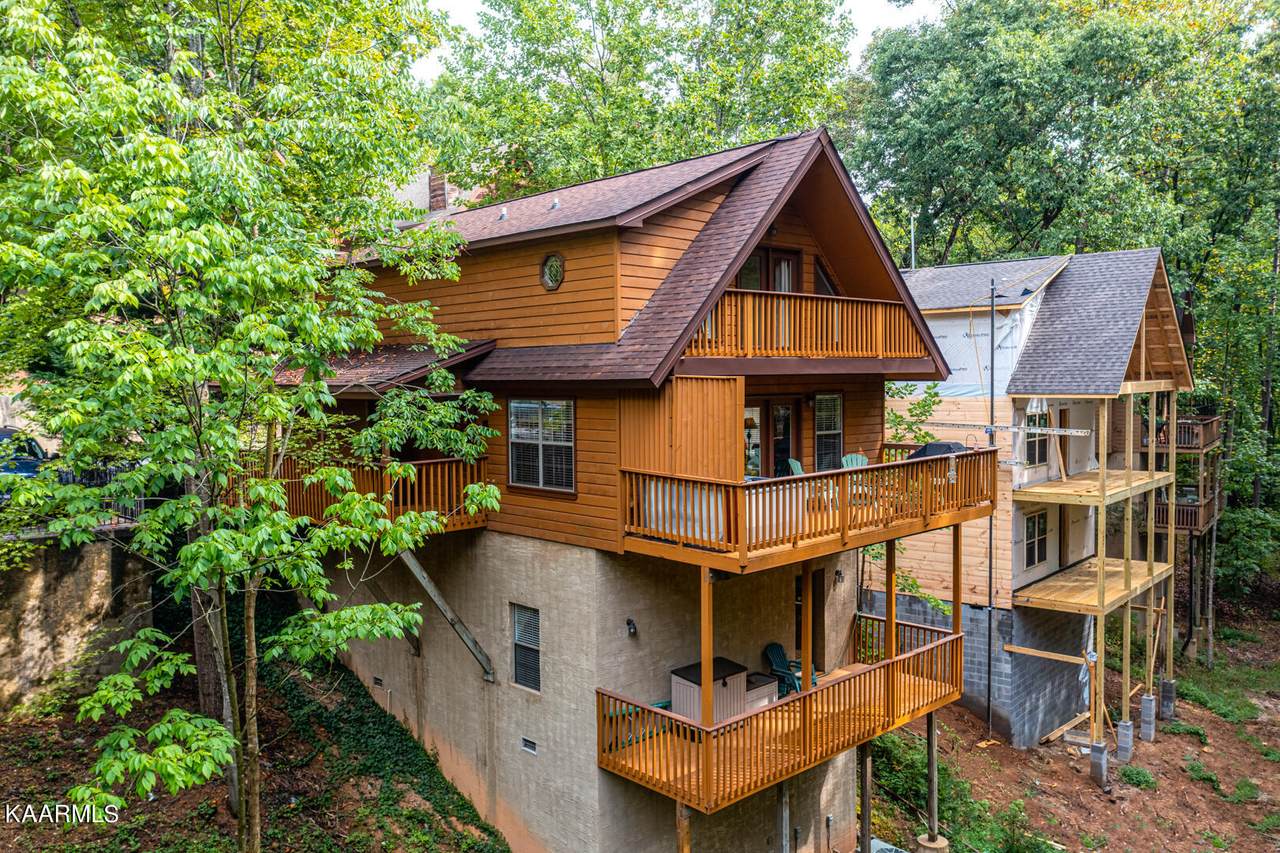 325 Greenwood Way - Photo 1