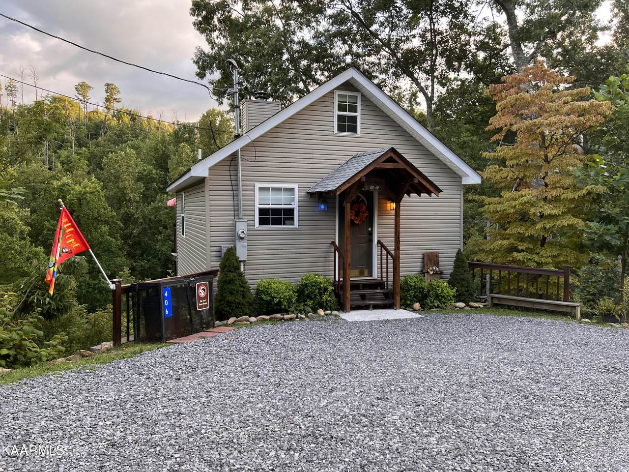 406 Edgewood Dr Drive - Photo 1